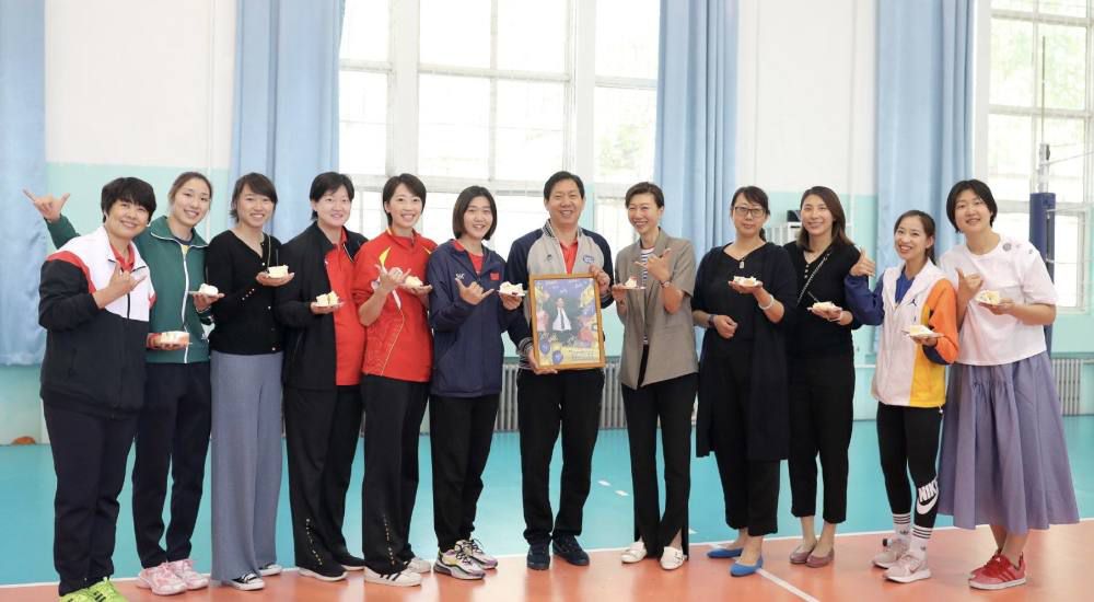 皇马已经关注奥斯梅恩很久了，并且如果哈兰德在明年夏天离队，曼城也会对奥斯梅恩感兴趣。
